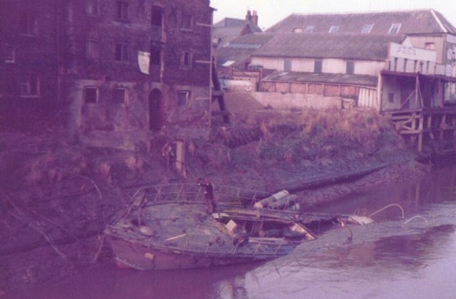 Salvage attempt on sunken torpedo boat in River Nene, Wisbech, 1978