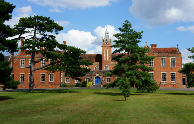 Carew Manor, Beddington © Peter Trimming cc-by-sa/2.0 :: Geograph ...