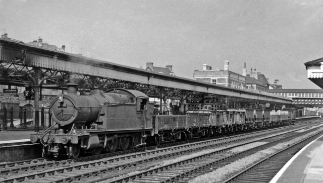 Newport High Street Station, with Down... © Ben Brooksbank cc-by-sa/2.0 ...