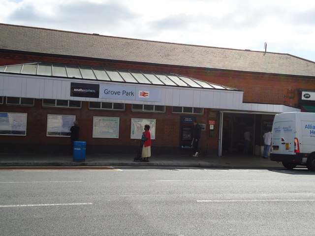 Grove Park railway station © Stacey Harris :: Geograph Britain and Ireland