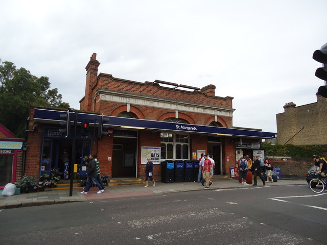 St Margarets railway station © Stacey Harris cc-by-sa/2.0 :: Geograph ...