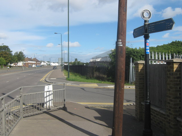 Thames Cycle Route on Thames Road