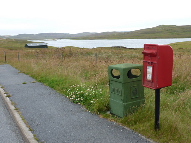 Effirth: postbox № ZE2 58, Roadside