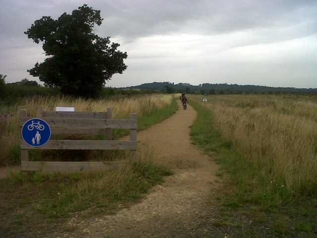 Cycle track round Rutland Water