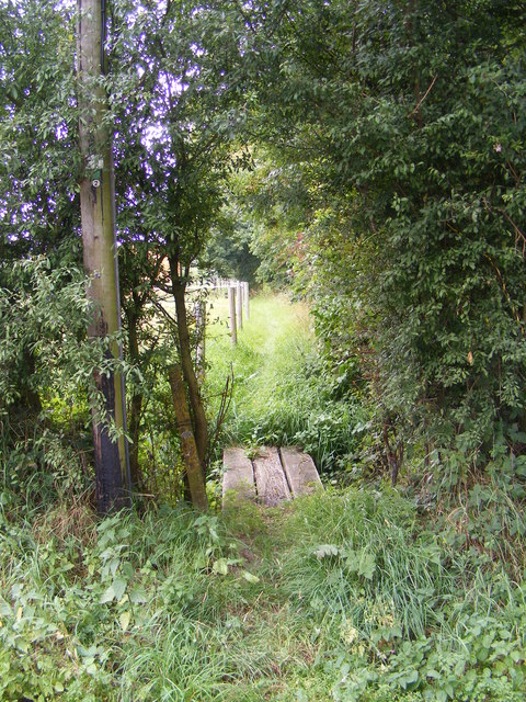 Footpath to the B1079 Grunsdisburgh Road