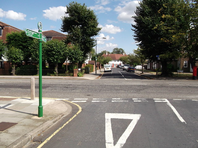 Green Chain Walk crosses Green Lane