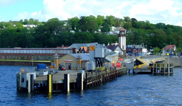 Wemyss Bay railway station and Pier © Thomas Nugent cc-by-sa/2.0 ...