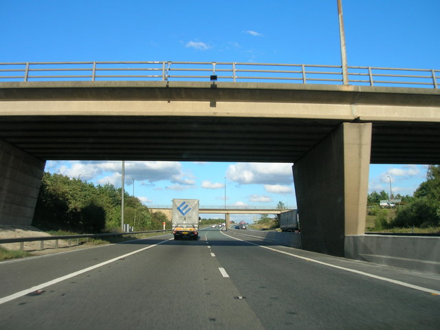 M18 eastbound, Junction 3