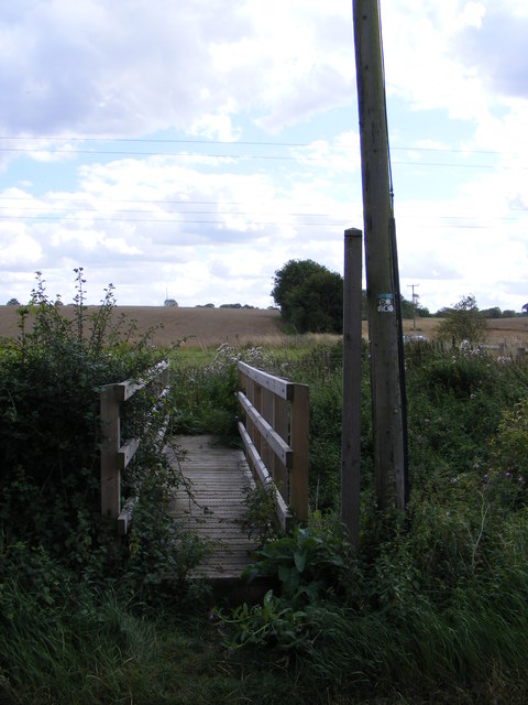 Footbridge & the footpath to the B1077