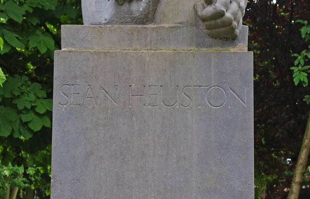 Inscription below the bust of Seán Heuston, Phoenix Park, Dublin