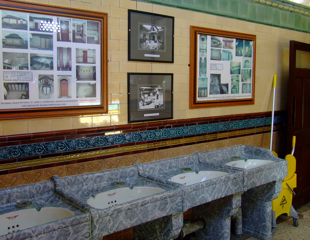 Rothesays Victorian Toilets © Thomas Nugent Cc By Sa20 Geograph