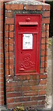 ST1586 : Edward VII postbox, corner of Mountain Road and Warren Drive, Caerphilly by Jaggery