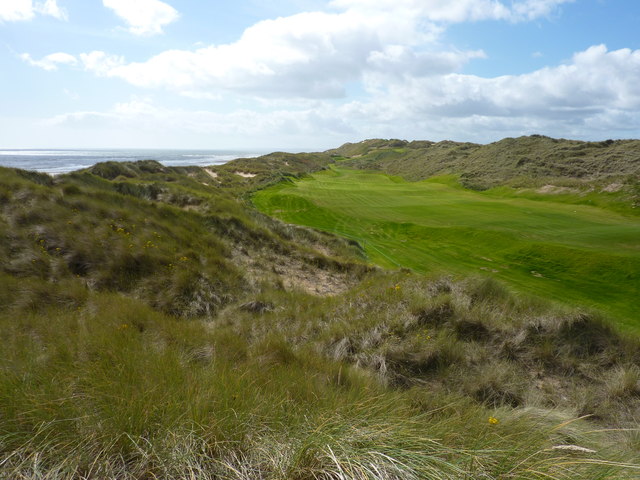 A new golf course in the sand dunes... © Peter Aikman cc-by-sa/2.0 ...