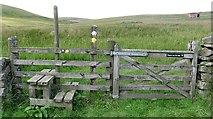 NT5549 : Gate and stile by Richard Webb