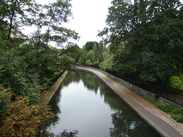 View of the Regent's Canal from the footbridge