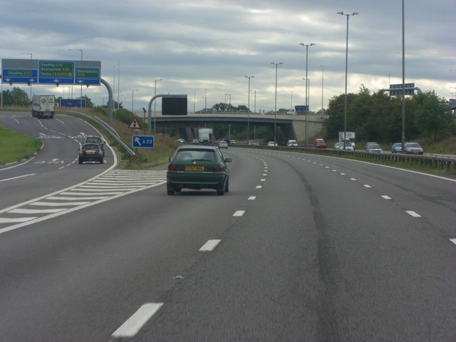 M4 Junction 11 sliproad and overpass © Stuart Logan cc-by-sa/2.0 ...