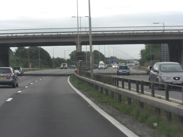M4 overbridge carries Huntercombe Spur interchange