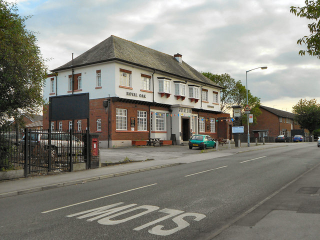 Royal Oak, Hazel Grove © David Dixon cc-by-sa/2.0 :: Geograph Britain ...