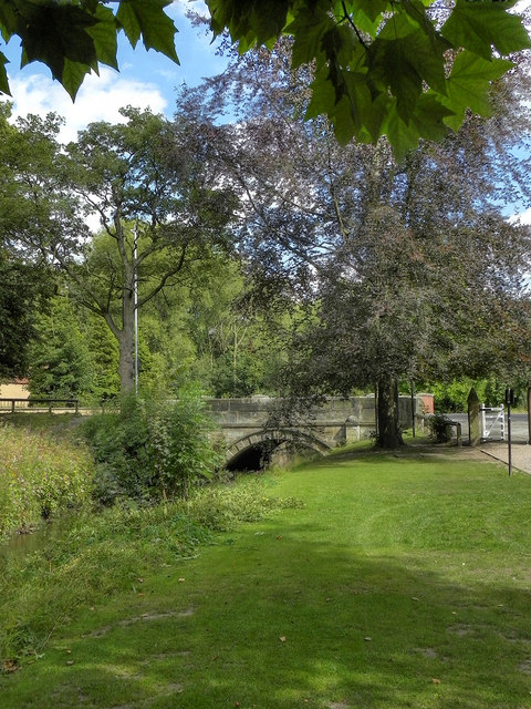 Bramhall Bridge © David Dixon cc-by-sa/2.0 :: Geograph Britain and Ireland