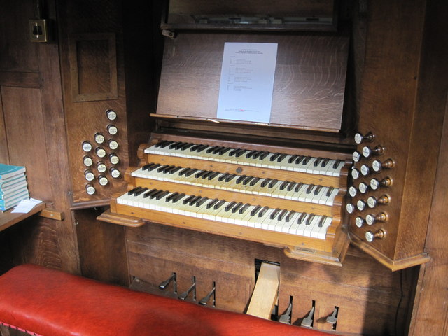Organ Console. St Matthew's Church
