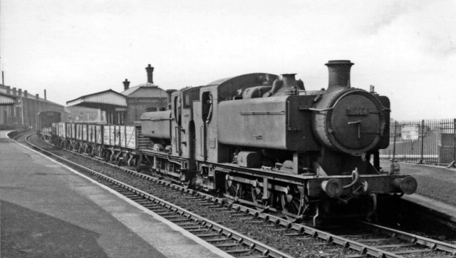 Dunstall Park station, with Up goods... © Ben Brooksbank :: Geograph ...