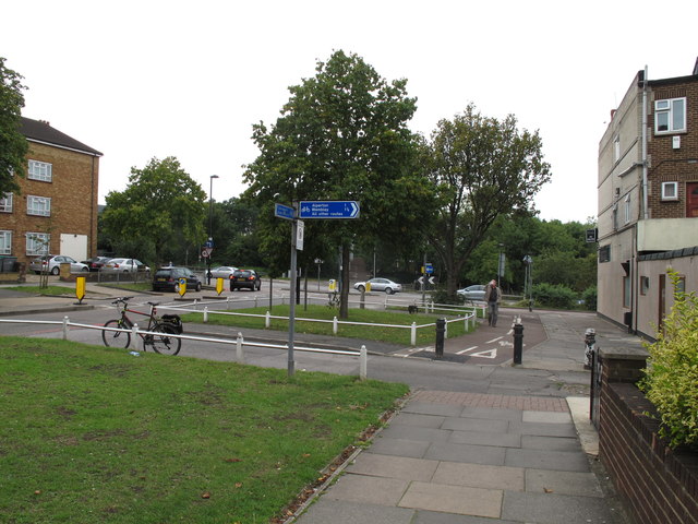 Cycle track from Twyford Abbey Road to go under the North Circular