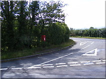 TM2773 : B1116 Laxfield Road & White Horse Postbox by Geographer