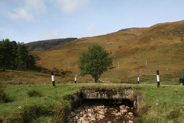 Low bridge over an unnamed burn