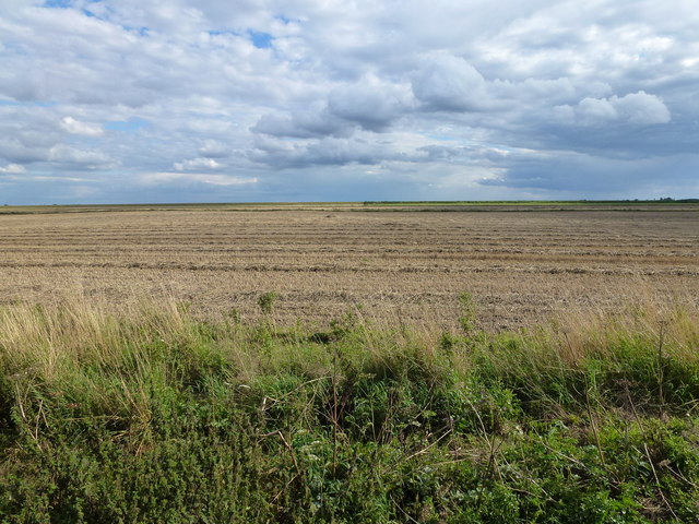 Farmland on Bassenhally Moor .... and... © Richard Humphrey cc-by-sa/2. ...