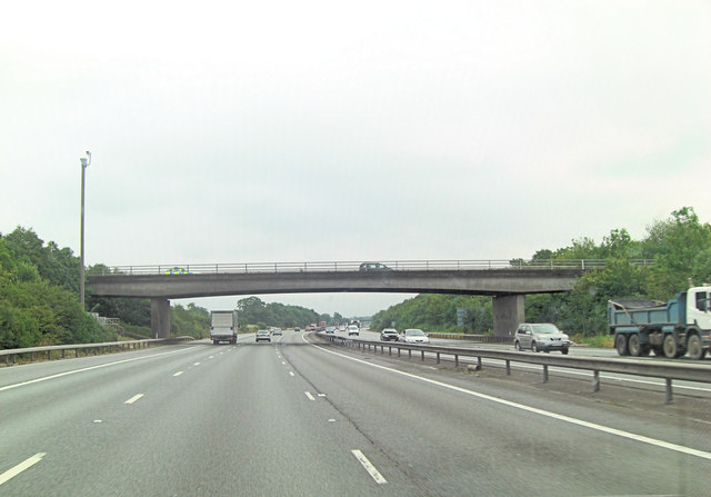 M25 bridge carries A233