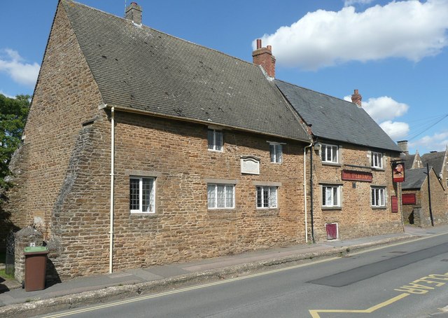 Carey Cottage and The Telegraph, Moulton