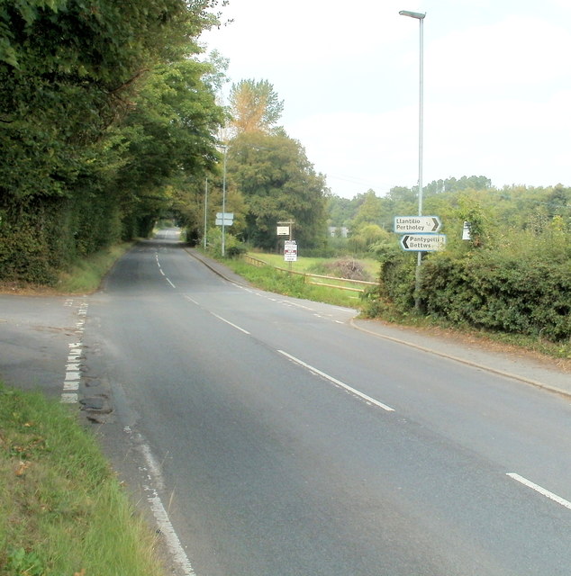 Crossroads, Llantilio Pertholey