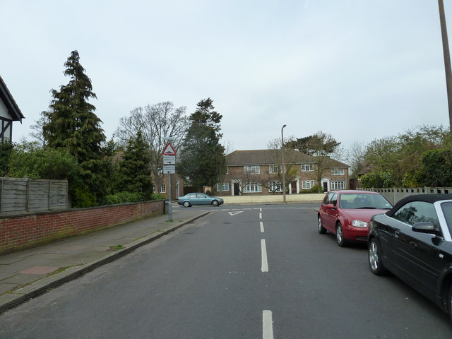 Approaching the junction of Nutbourne Road and St Lawrence Avenue