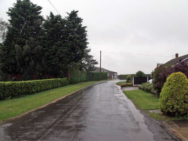 North road and Entrance to North Road Farm