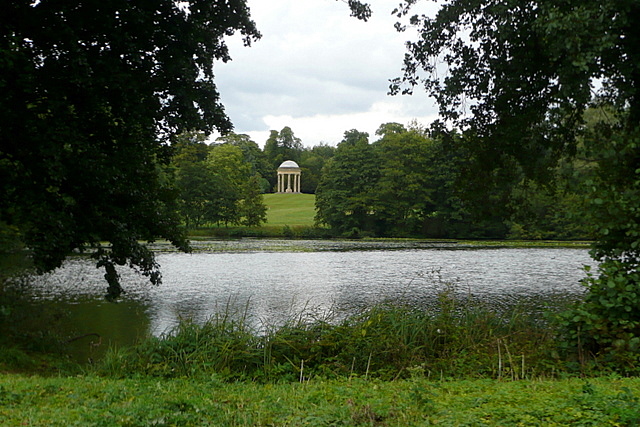 Stowe Park, lake and rotunda