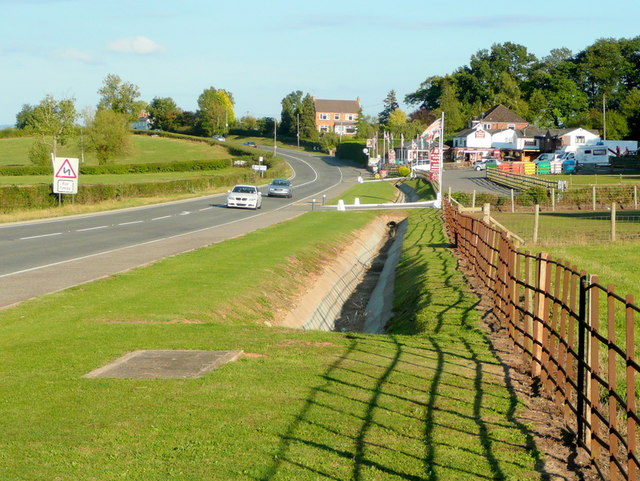 The Kings Head and the A40
