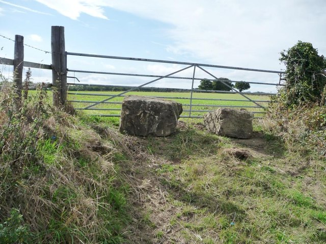 Deliberately blocked field gate, Upper Field Lane