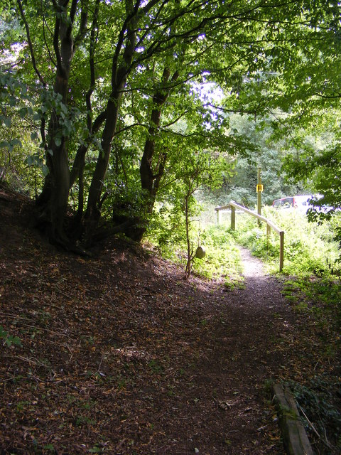 Footpath to the A1120 Hackney Road