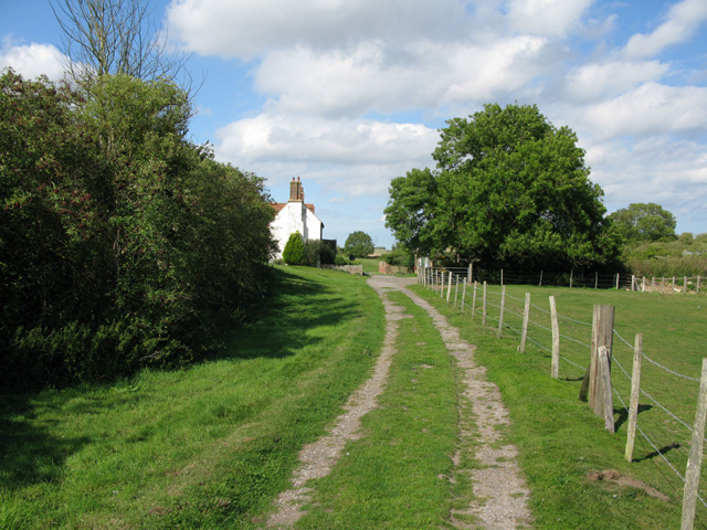 Bridleway running through Thornton Farm