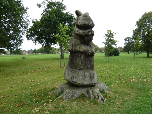 Wooden sculpture in Stockwood Country Park (ii)