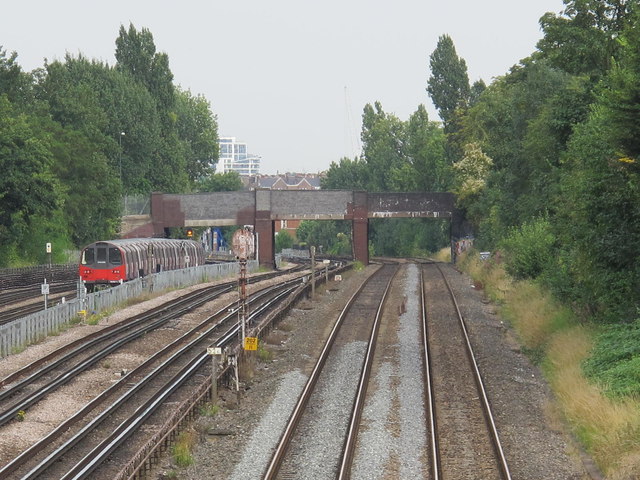 Railway and underground lines west of Mapesbury Road, NW2
