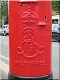 TQ2487 : Edward VII postbox, Templars Avenue / Ravenscroft Avenue, NW11 - royal cipher by Mike Quinn