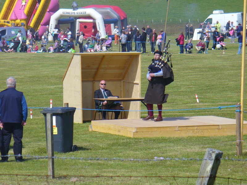 Piper at the North Uist Highland Games © Colin Smith ccbysa/2.0