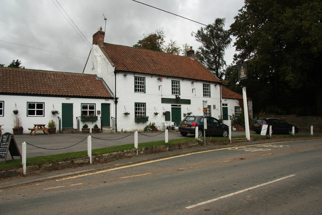 Crathorne Arms © Richard Croft cc-by-sa/2.0 :: Geograph Britain and Ireland