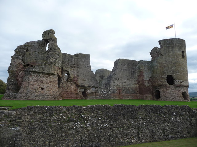 The ruins of Rhuddlan Castle © Jeremy Bolwell cc-by-sa/2.0 :: Geograph ...