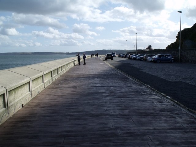 Sea Wall, Marine Drive, Scarborough © J.Hannan-Briggs cc-by-sa/2.0 ...