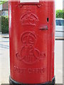 Edward VII postbox, Leeside Crescent, NW11 - royal cipher