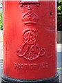 Edward VII postbox, Golders Green Road (A502) / Woodstock Avenue, NW11 - royal cipher