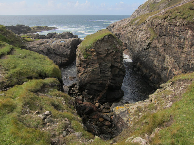 Sloc a' Chirein, Vatersay © Hugh Venables :: Geograph Britain and Ireland