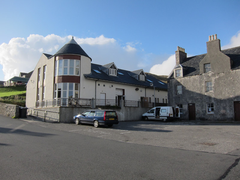 Castlebay Community Hall © Hugh Venables cc-by-sa/2.0 :: Geograph ...